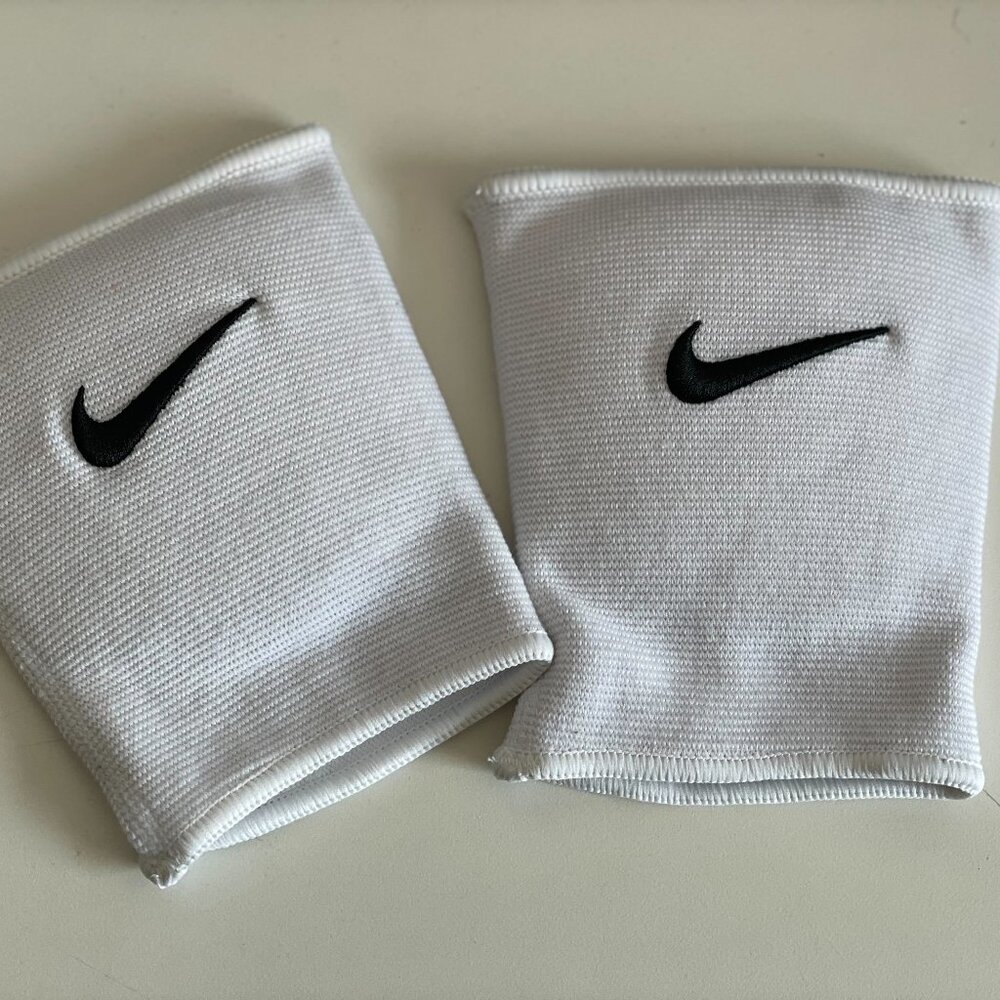 COPY - Nike Essentials Volleyball Knee Pads -XS/S